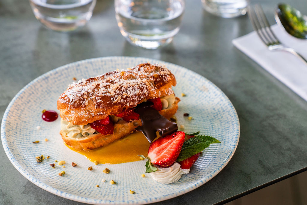Eclair crème pistache et fraises
