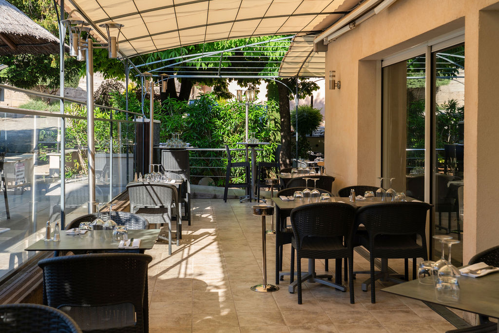 Terrasse côté piscine
